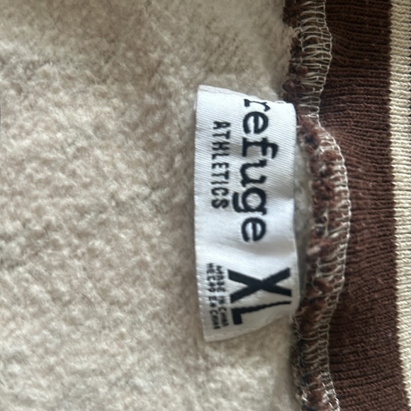 Says xl but fixes like a lg - Picture 4 of 4